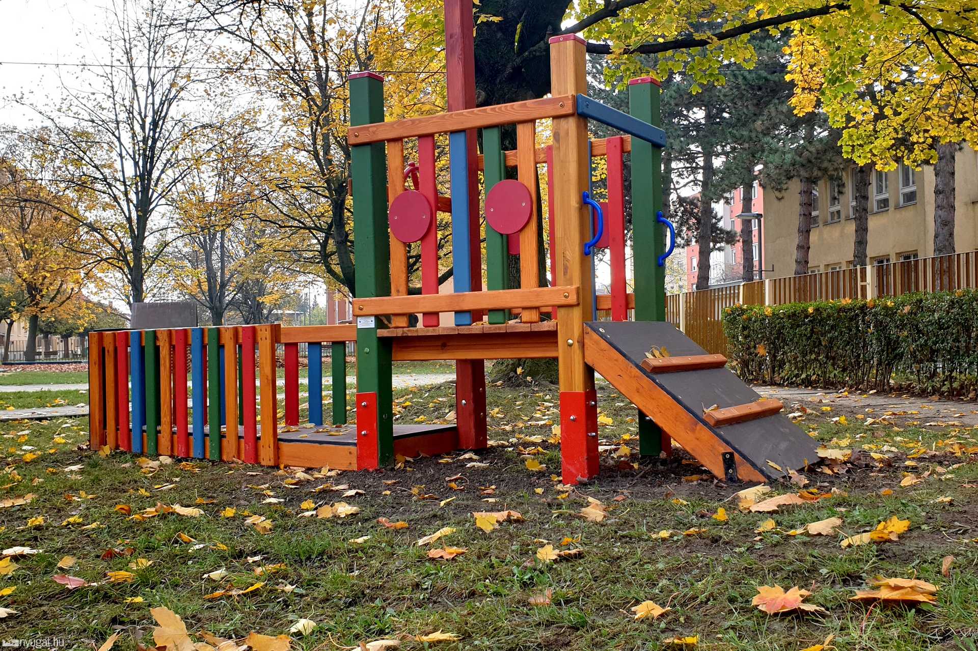 Hajót ajándékozott Horváth Soma alpolgármester a szombathelyi Csicsergő Bölcsődének