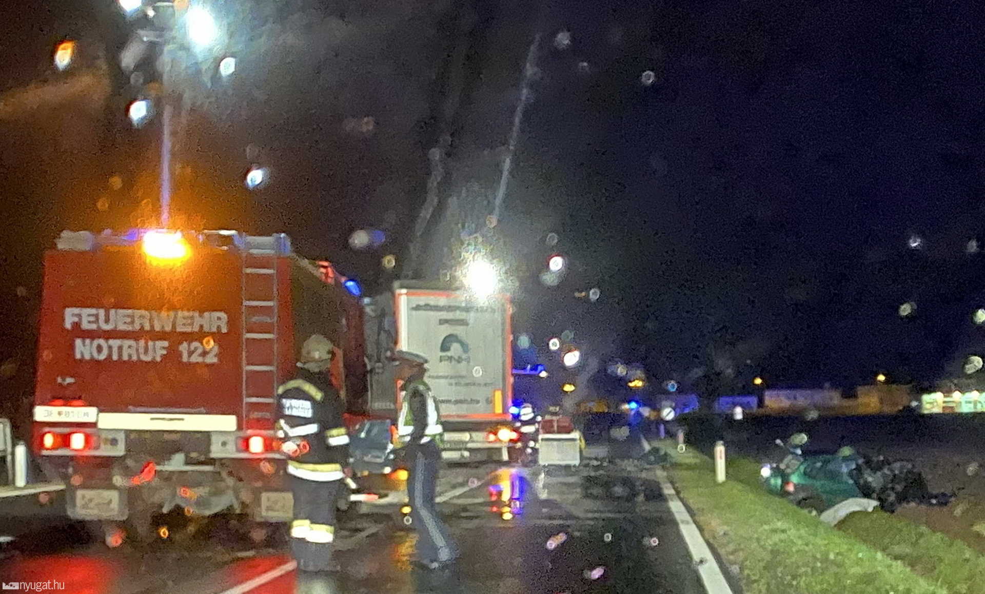 Lekapcsolt lámpával hajtott magyar kamionba a Renault