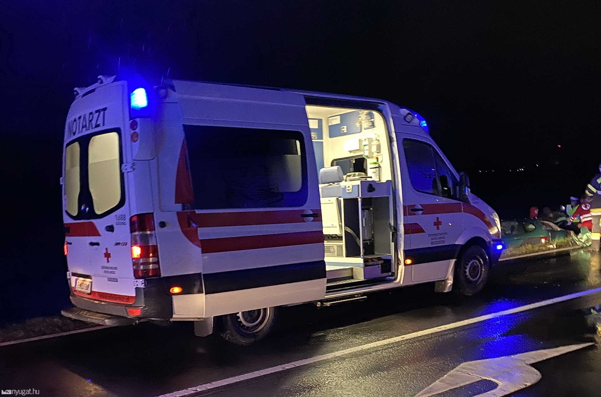 Lekapcsolt lámpával hajtott magyar kamionba a Renault