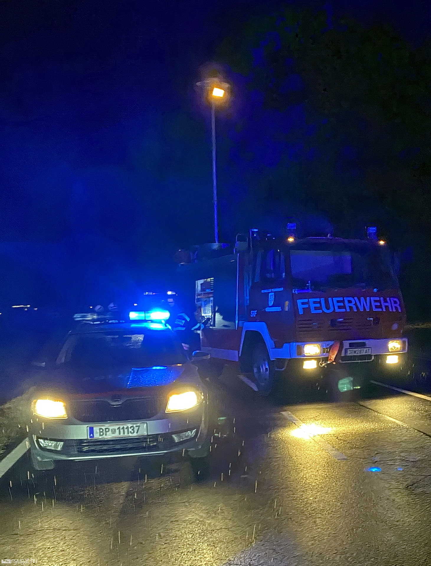 Lekapcsolt lámpával hajtott magyar kamionba a Renault