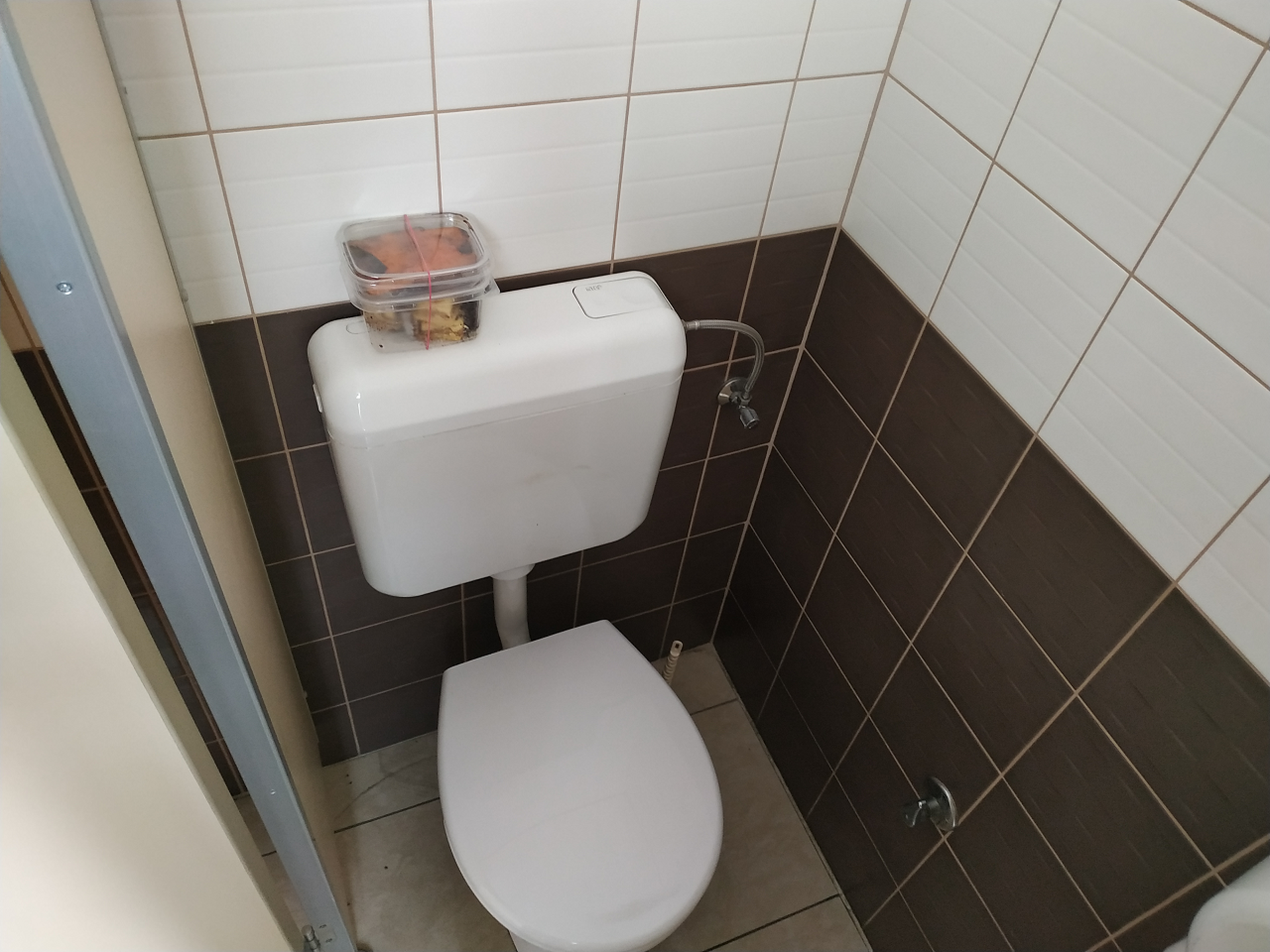 Ott hagyott sütemény