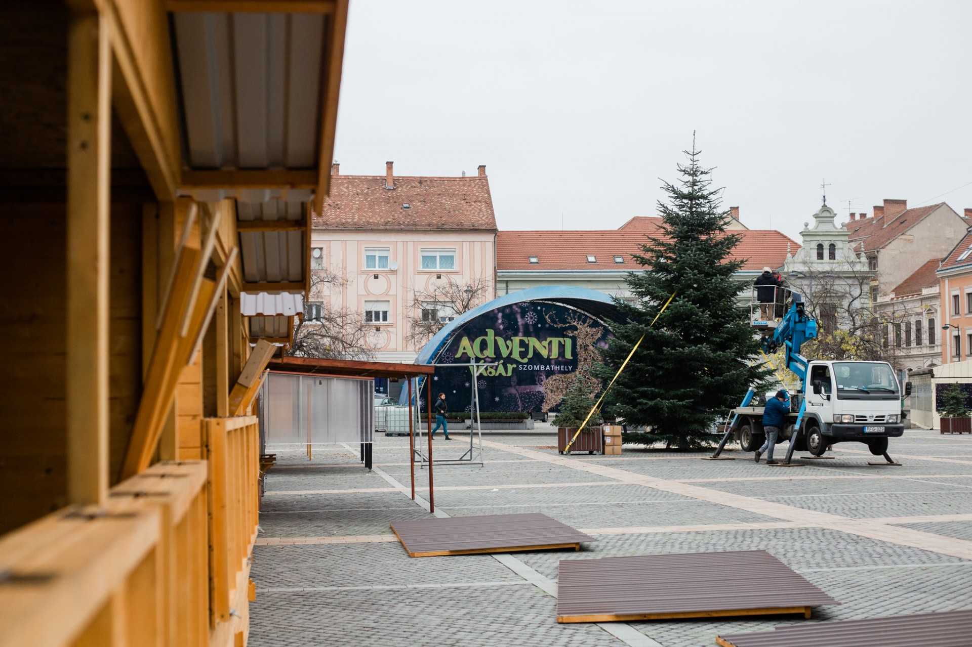 Megvan Szombathely idei karácsonyfája