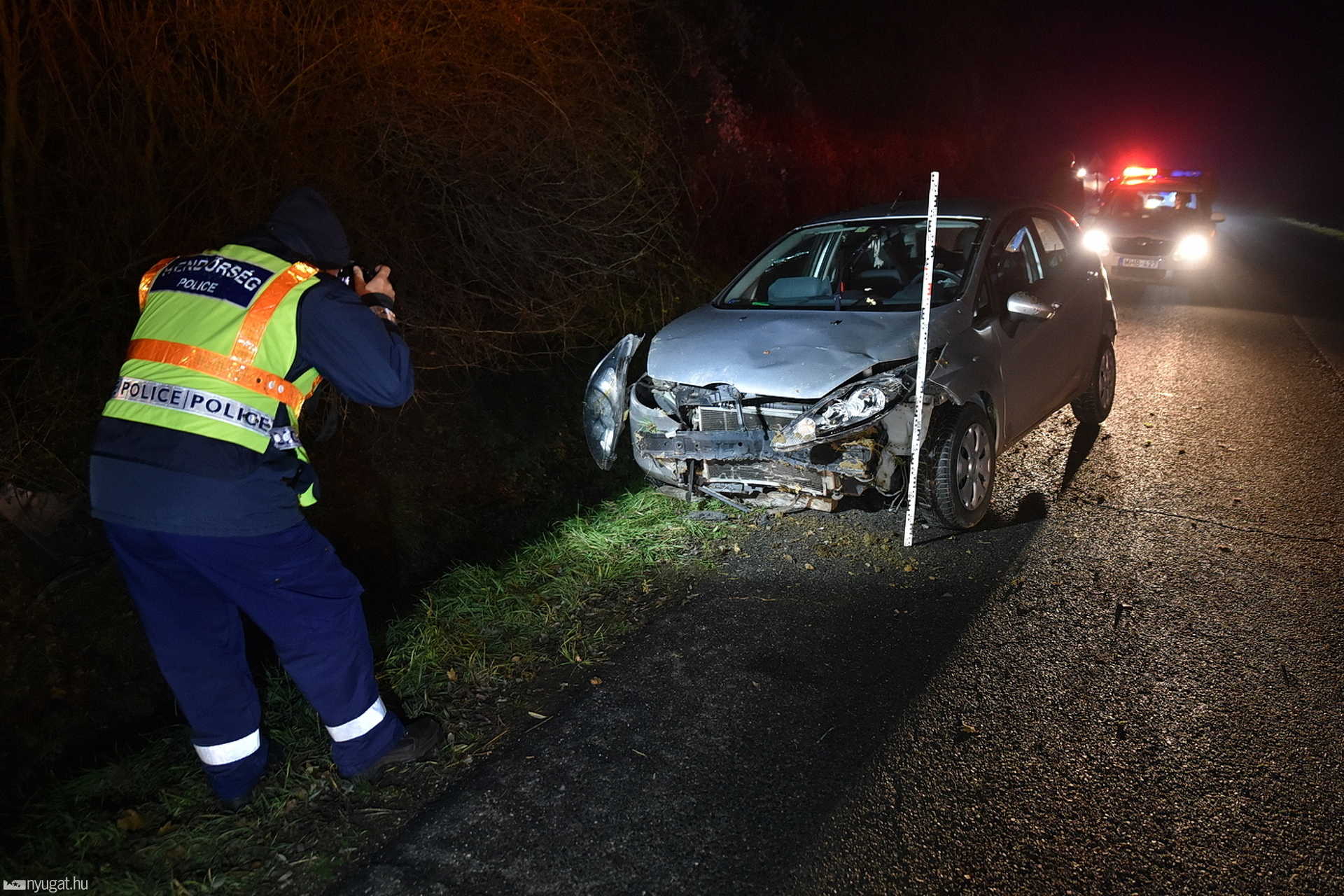 Ford borult árokba Kőszegszerdahely közelében 