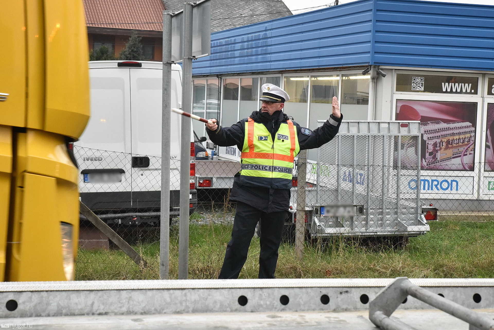Karos forgalomirányítás a baleset helyszínén
