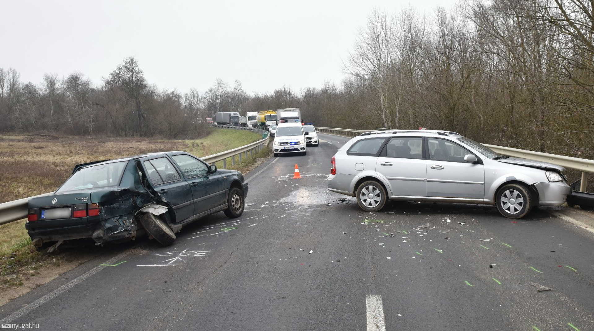 Három autó ütközött a 8-as úton Csákánydoroszlónál