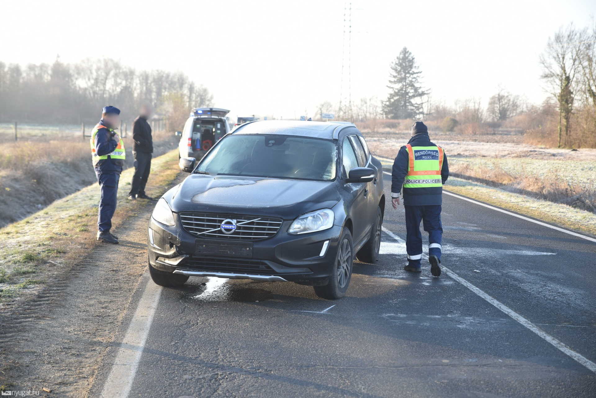 Lassító Volvóba ütközött a Suzuki 