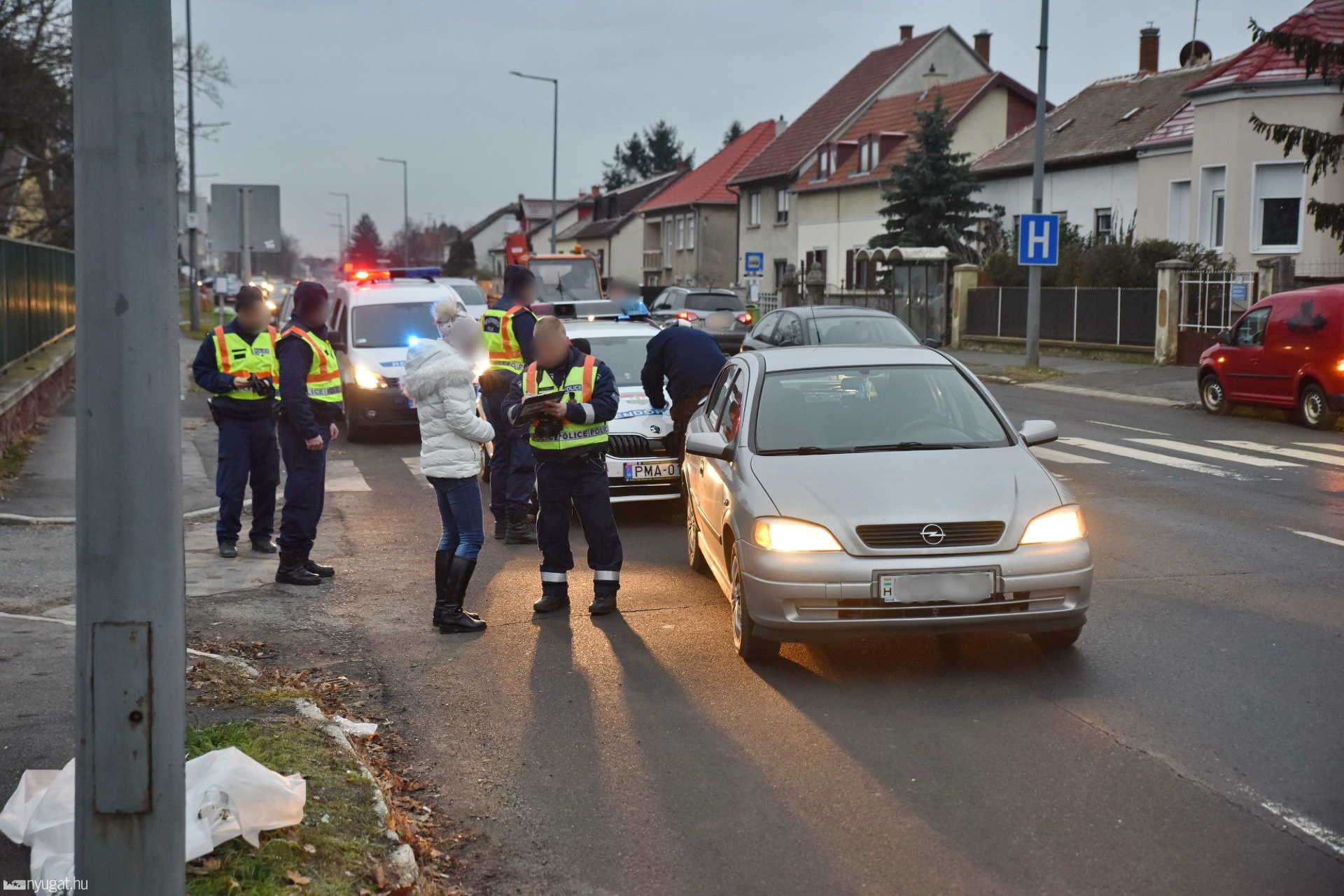 Gyalogátkelőhelyen ütött el egy asszonyt egy Opel Szombathelyen