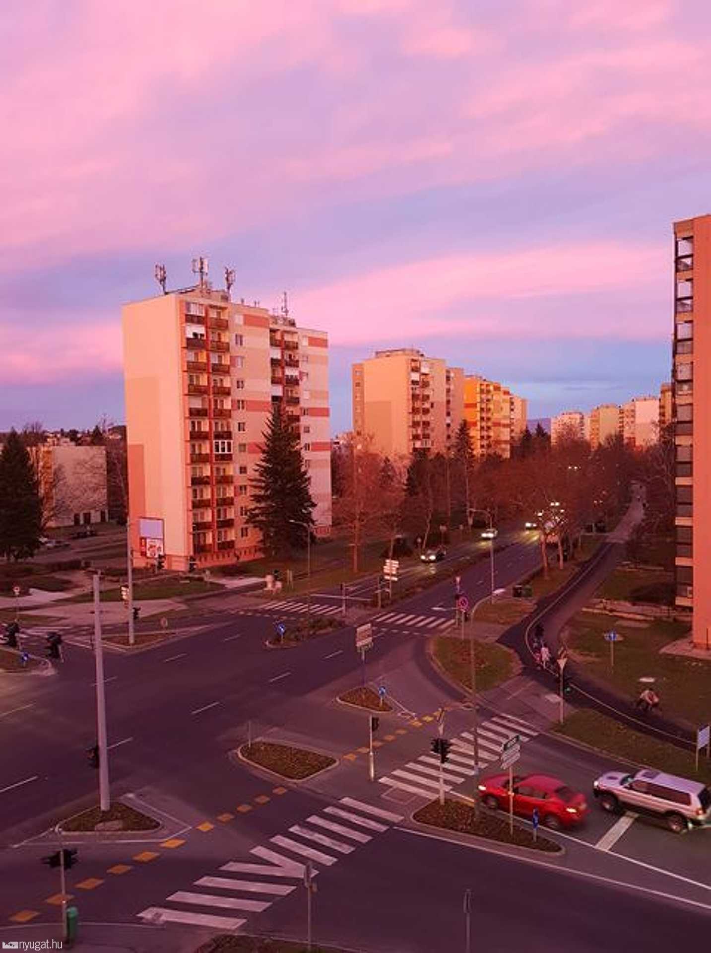 Izzik a mi kis városunk a boldogságtól