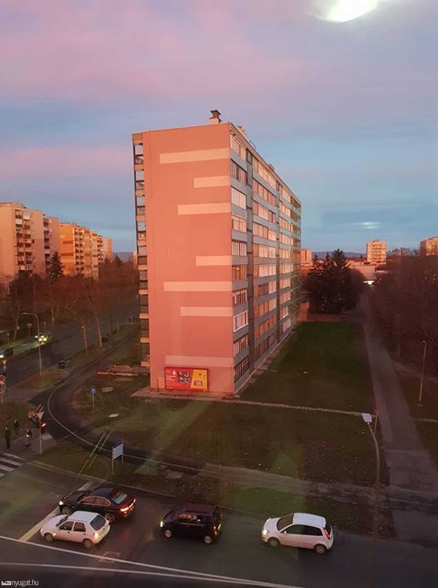 Izzik a mi kis városunk a boldogságtól
