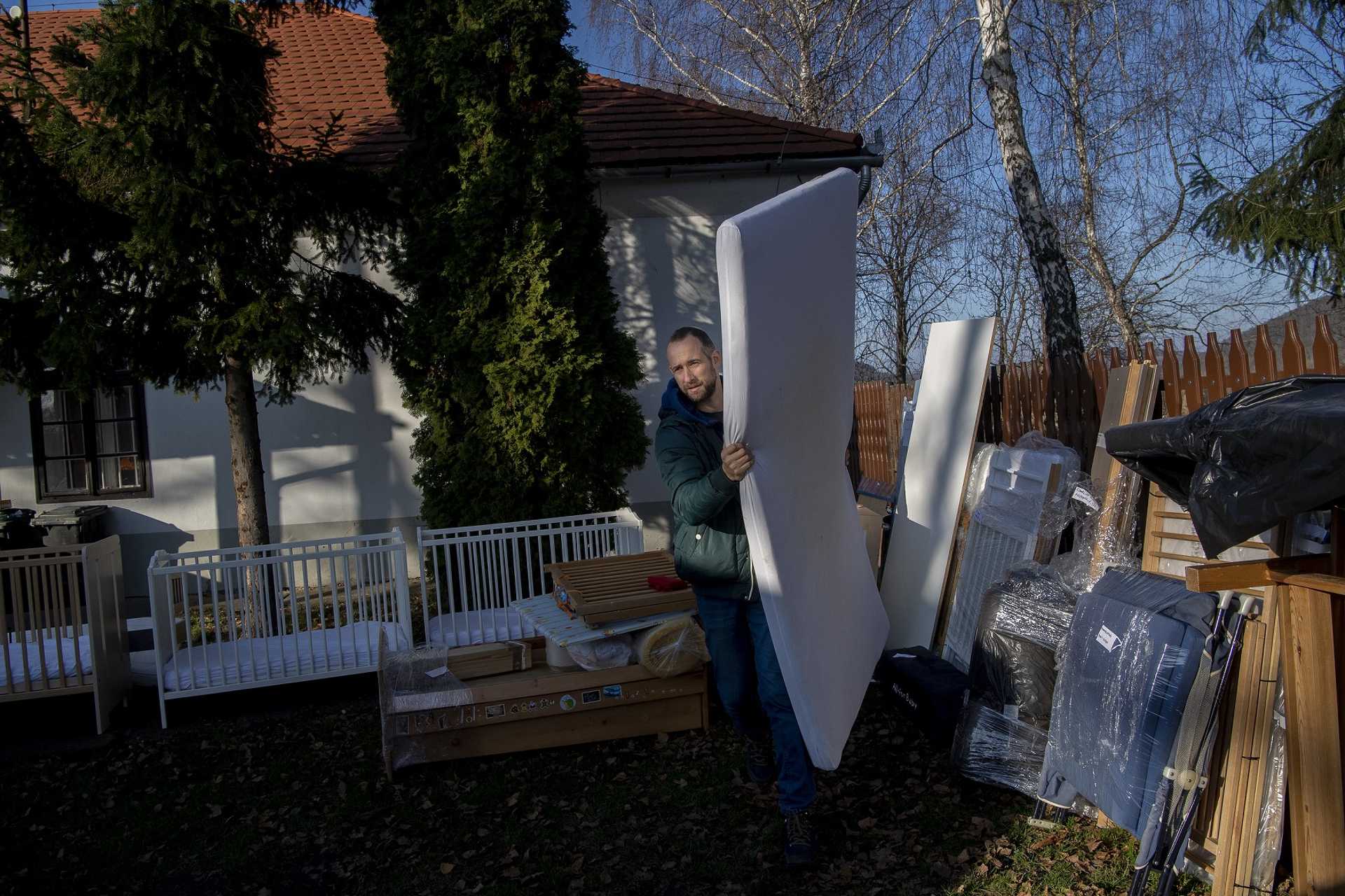 162 mélyszegénységben élő kisgyerek végre saját ágyban töltheti a karácsonyt