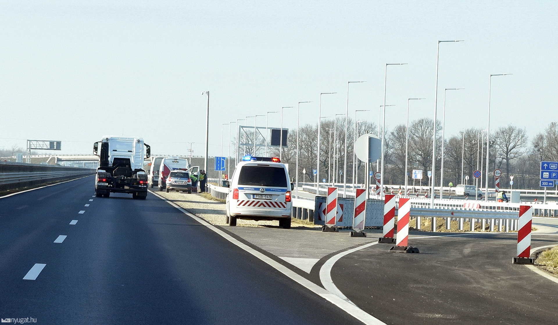 Két pályaelhagyásos baleset az M86-os autóúton