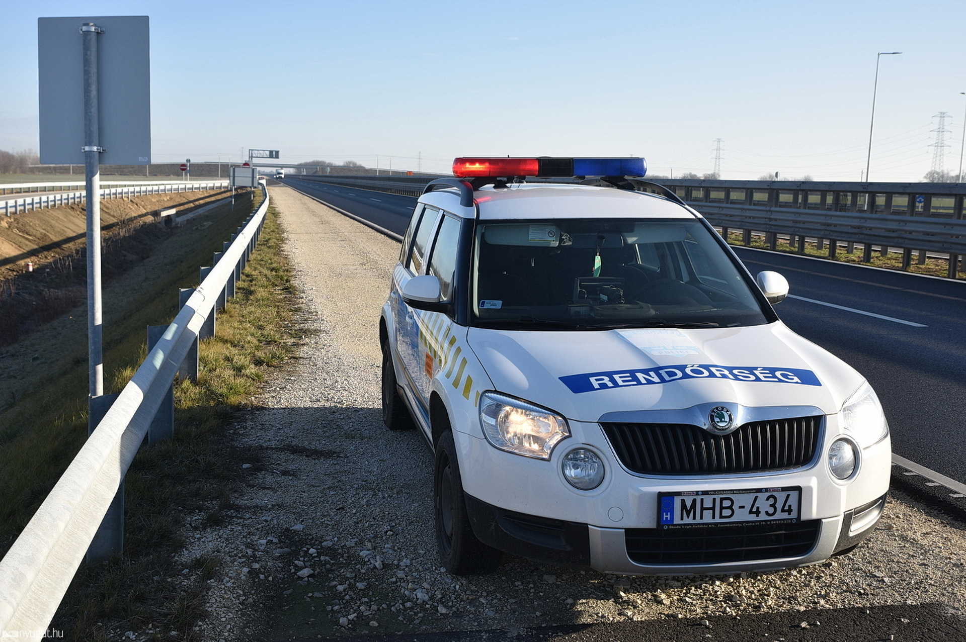 Két pályaelhagyásos baleset az M86-os autóúton