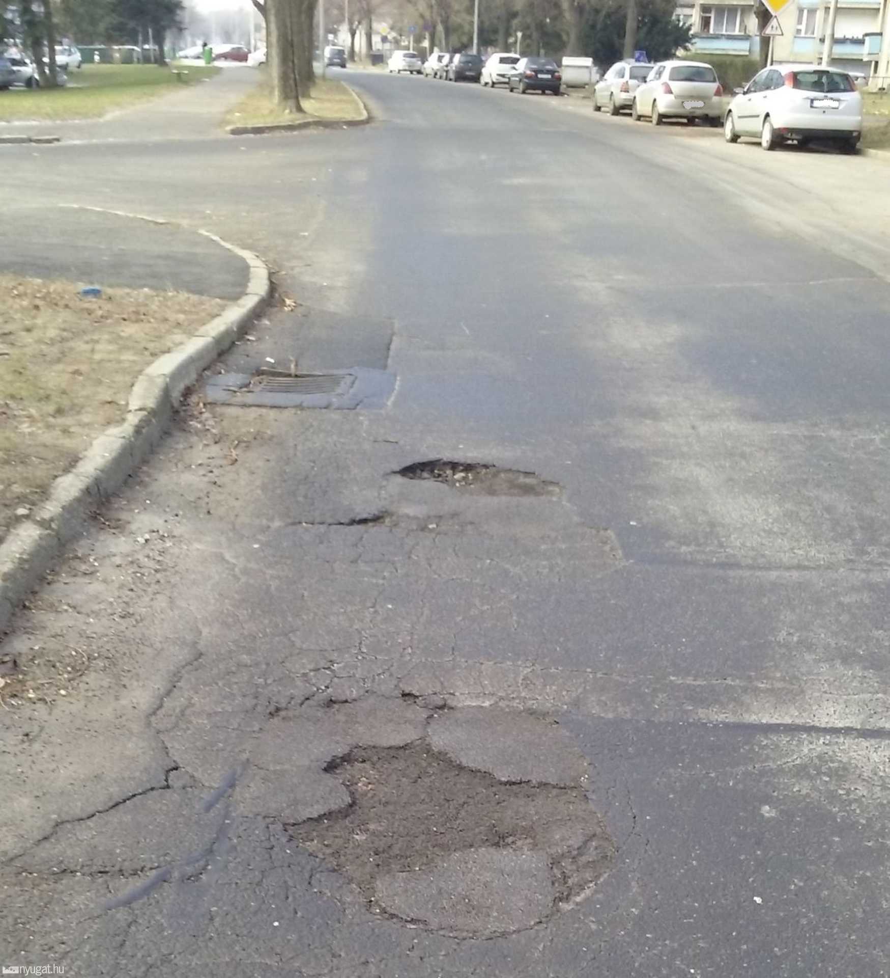 Kátyúk a Pázmány Péter körúton