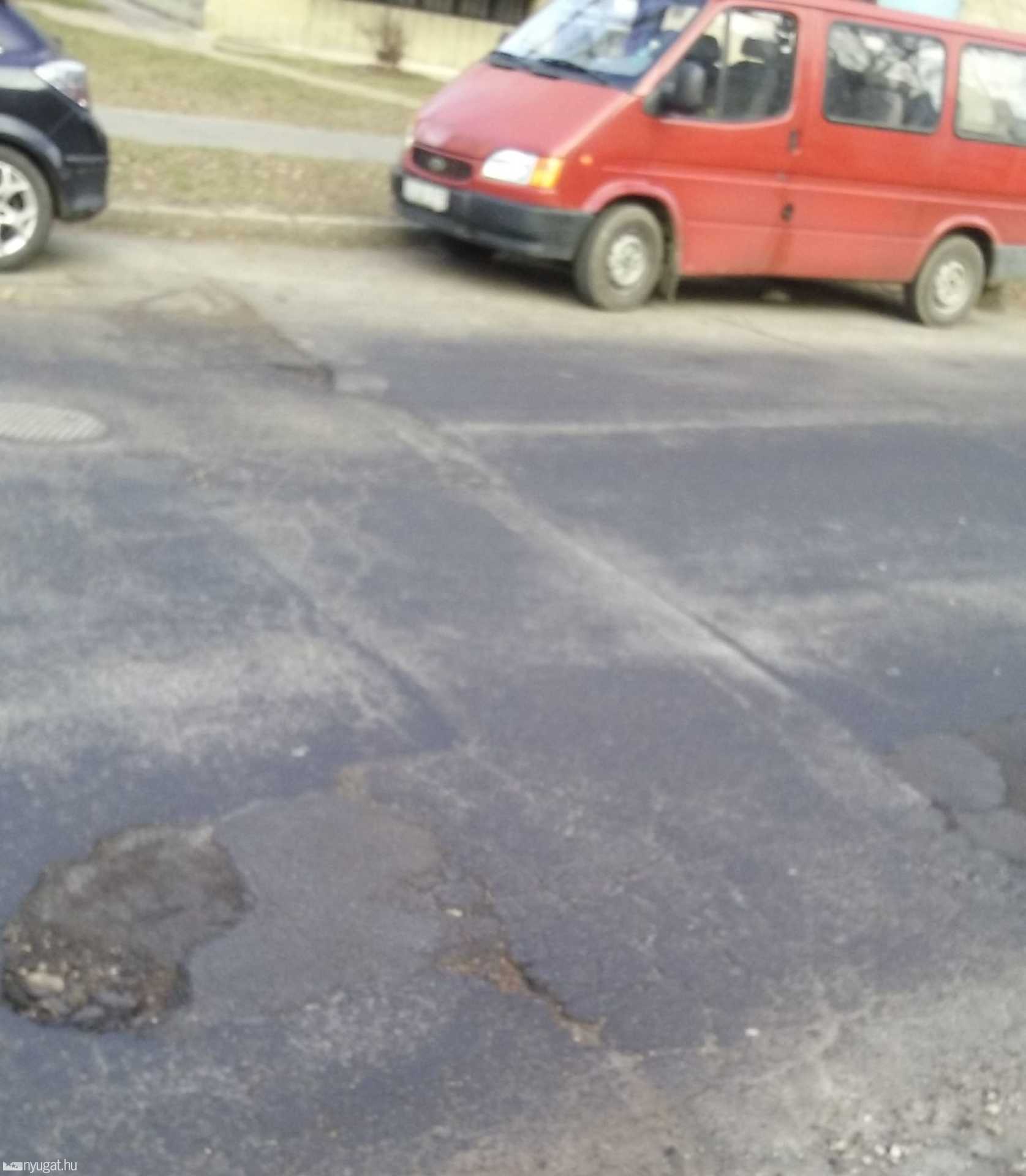 Kátyúk a Pázmány Péter körúton