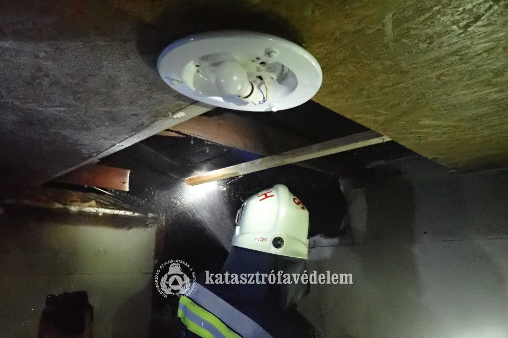 Hétvégi ház égett a szombathelyi Parkerdőben
