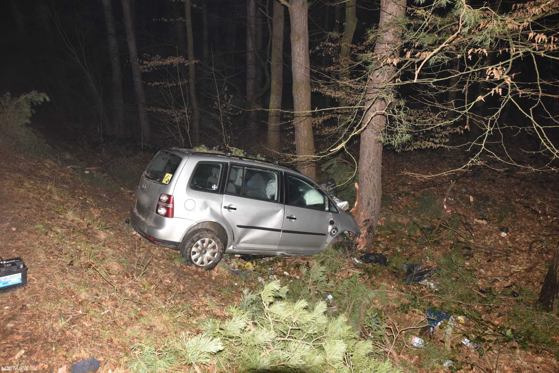 Fának csapódott egy VW Kőszeg és Horvátzsidány között