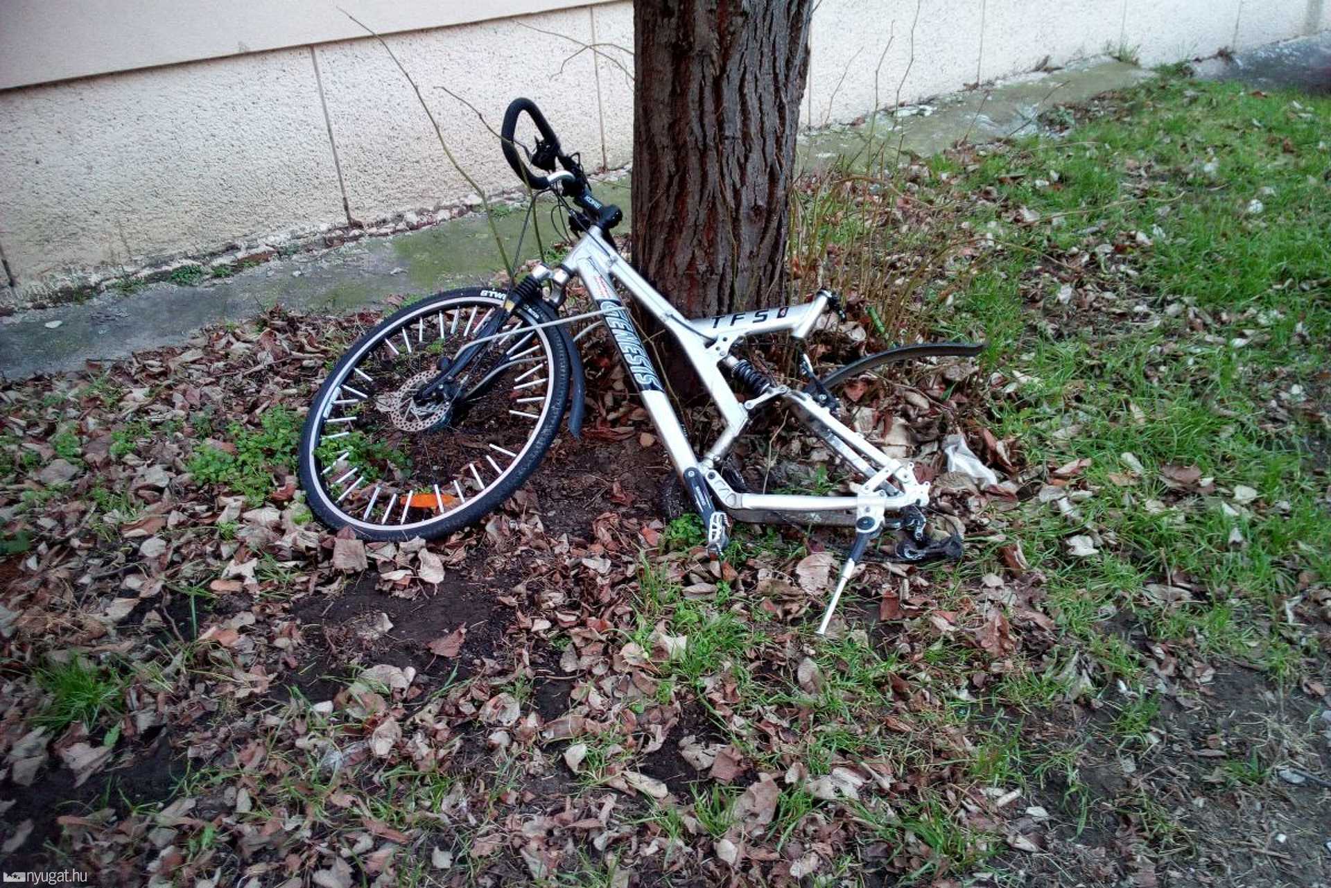 Biciklik a parkolóban