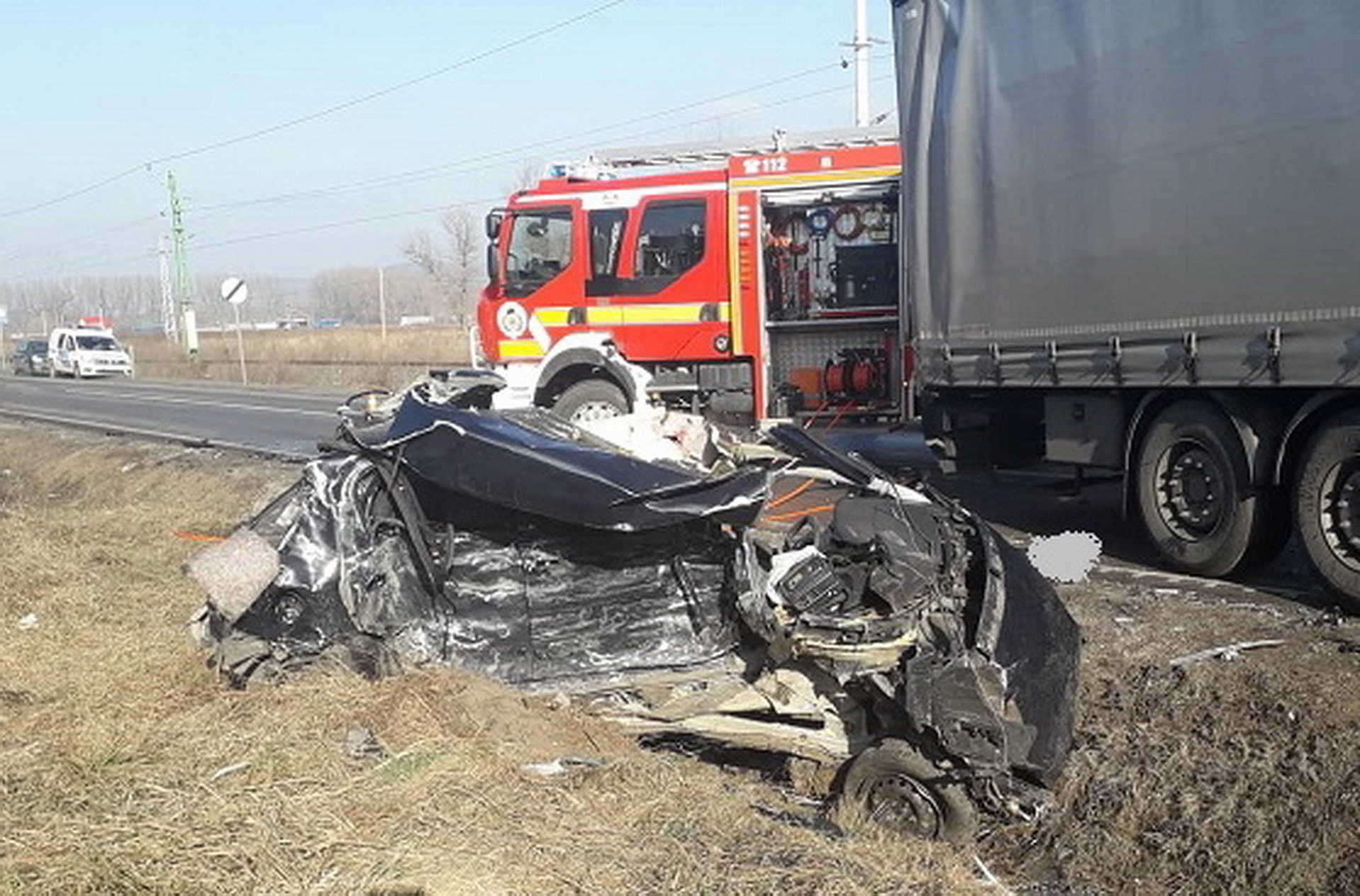 Meghalt a kamion elé sodródó autó vezetője Leányvárnál, a 10-es főúton 