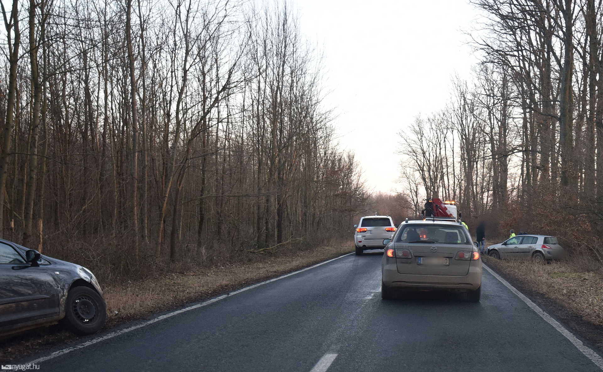 Árokba csúsztak Szombathely és Ják között
