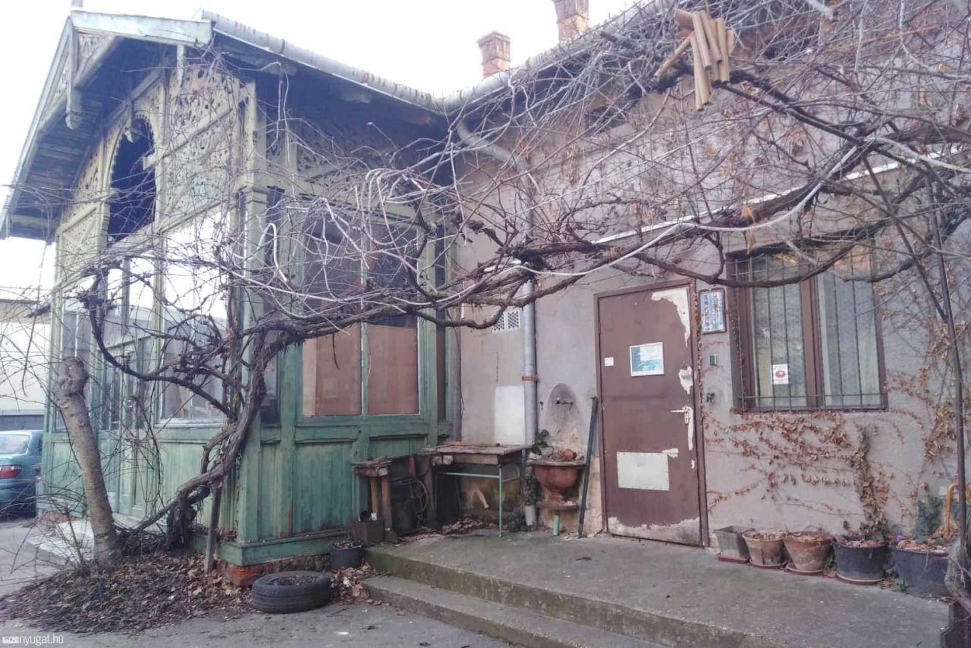 Eladó a Thököly utcában a Bohém és a kamarák épülete