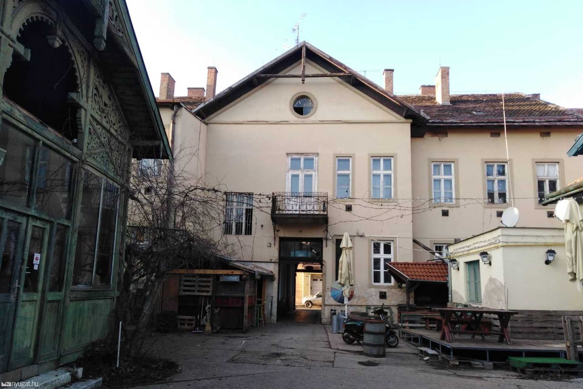 Eladó a Thököly utcában a Bohém és a kamarák épülete