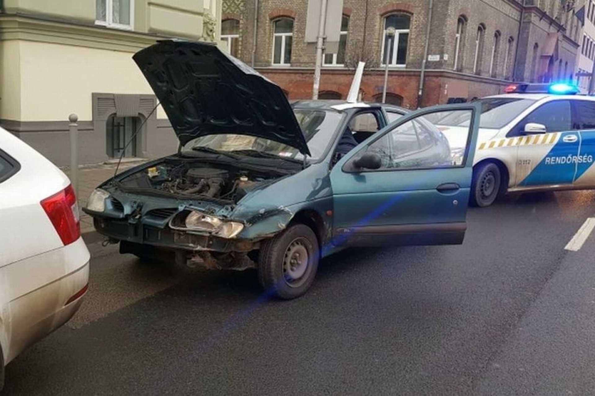 Rendszám nélküli autóval és droggal menekült a rendőrök elől a bódult sofőr Győrben