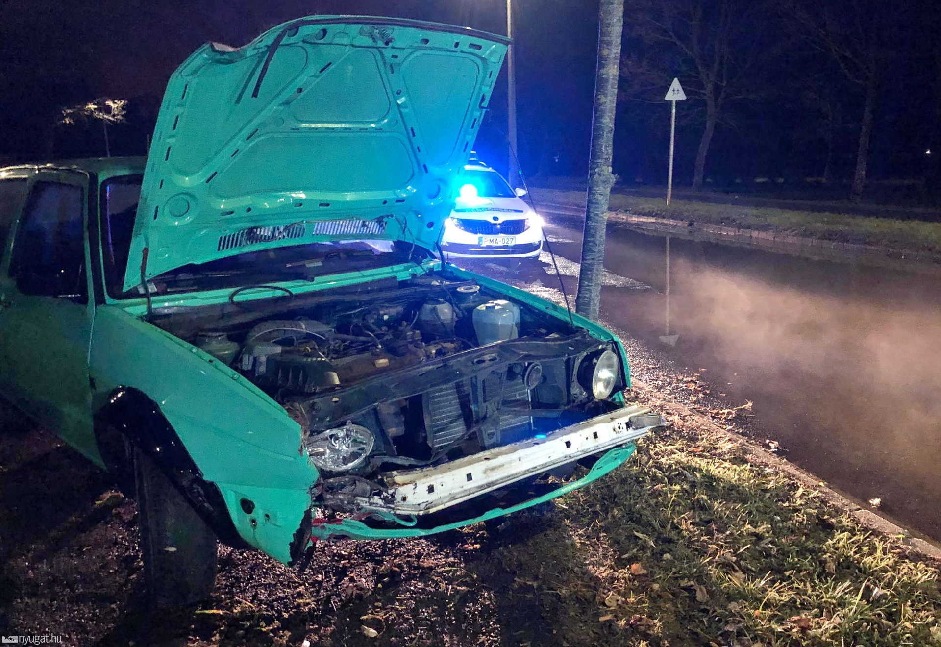 Tűzcsapot döntött egy Volkswagen Szombathelyen – ittas volt a sofőr