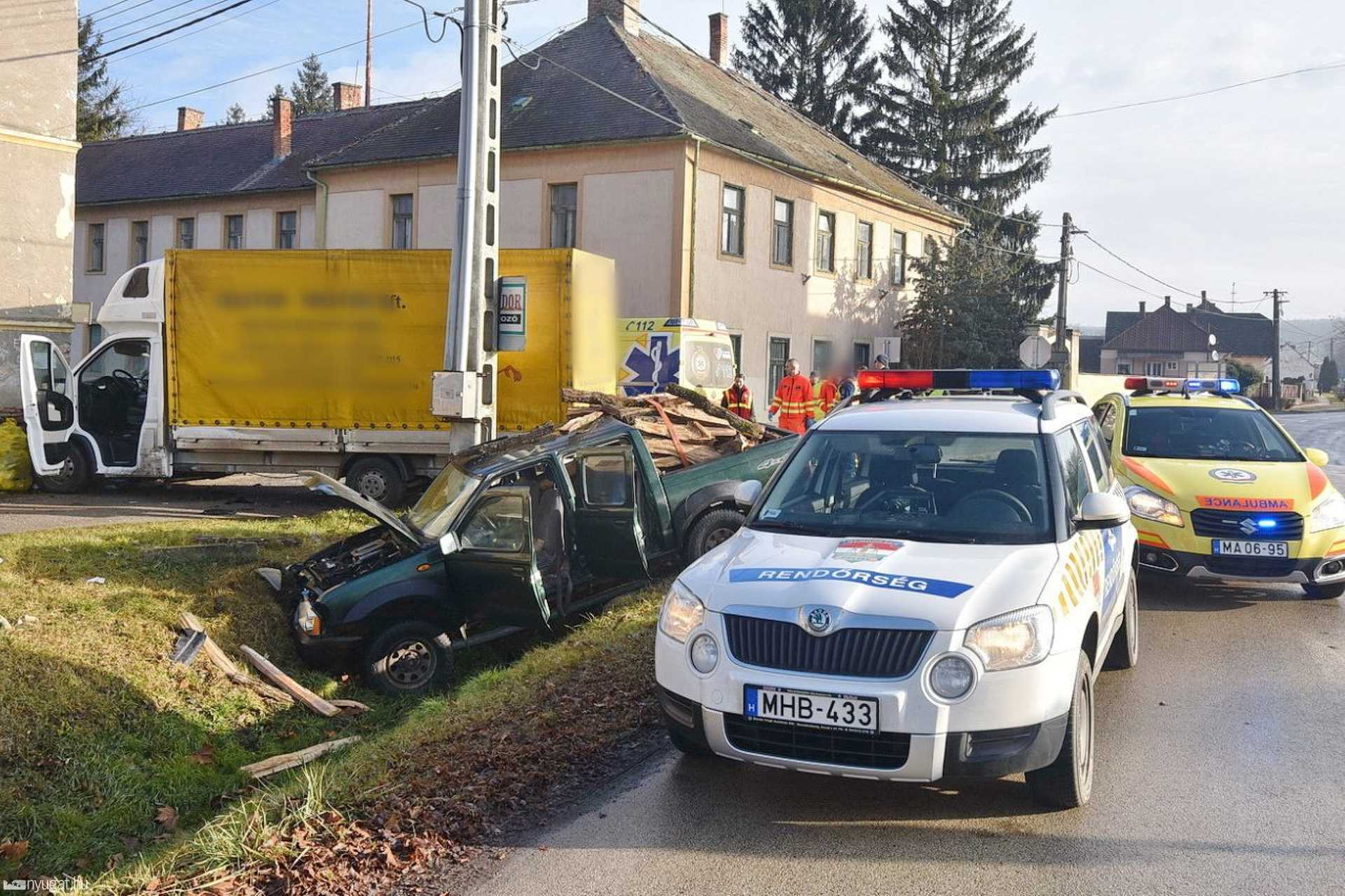 Citroen teherautó ütközött Nissannal Pornóapátiban