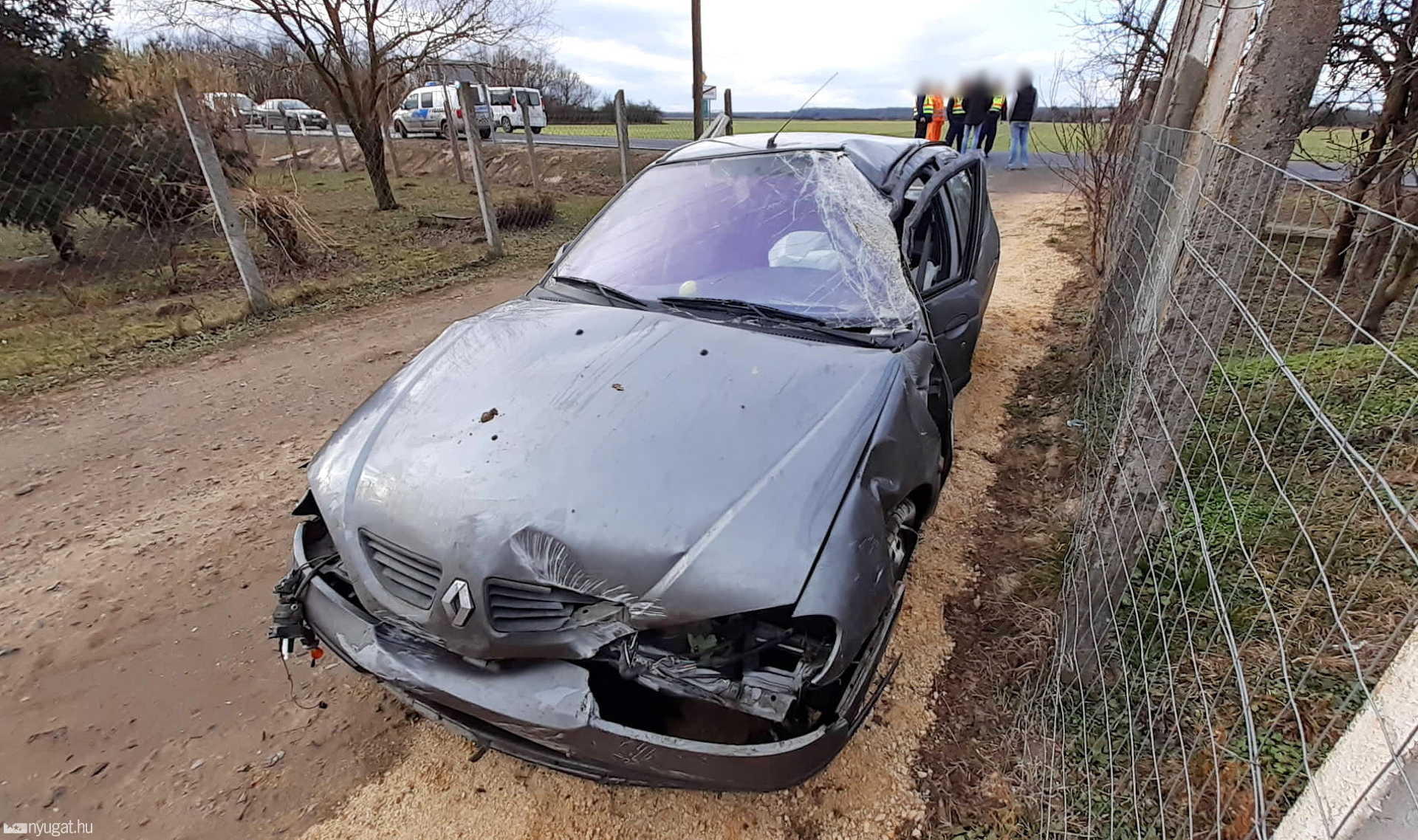  A Renault vezetője rosszul lett a volán mögött