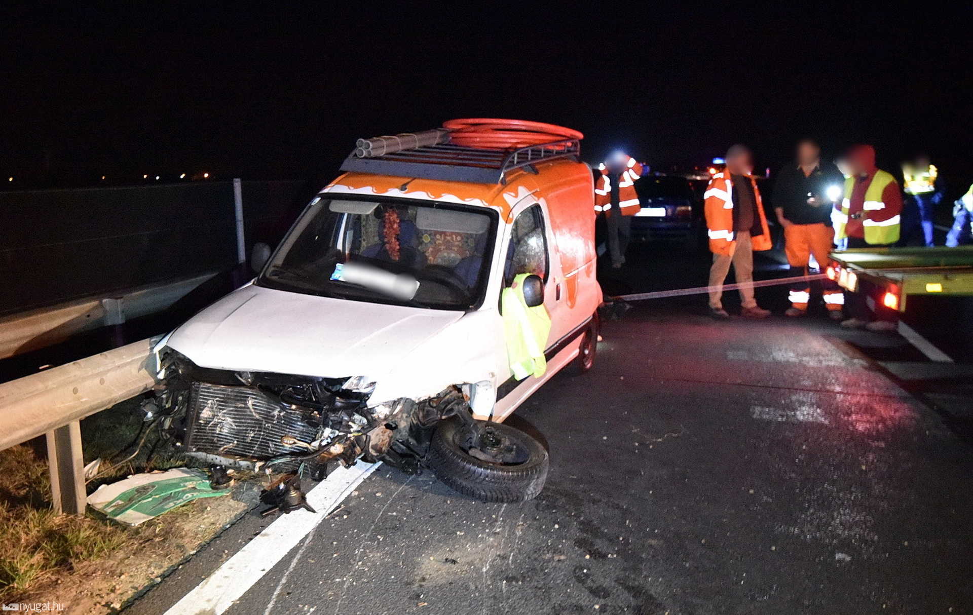 Peugeot hajtott szalagkorlátnak, majd Fordba rohant VW az M86-os autóúton