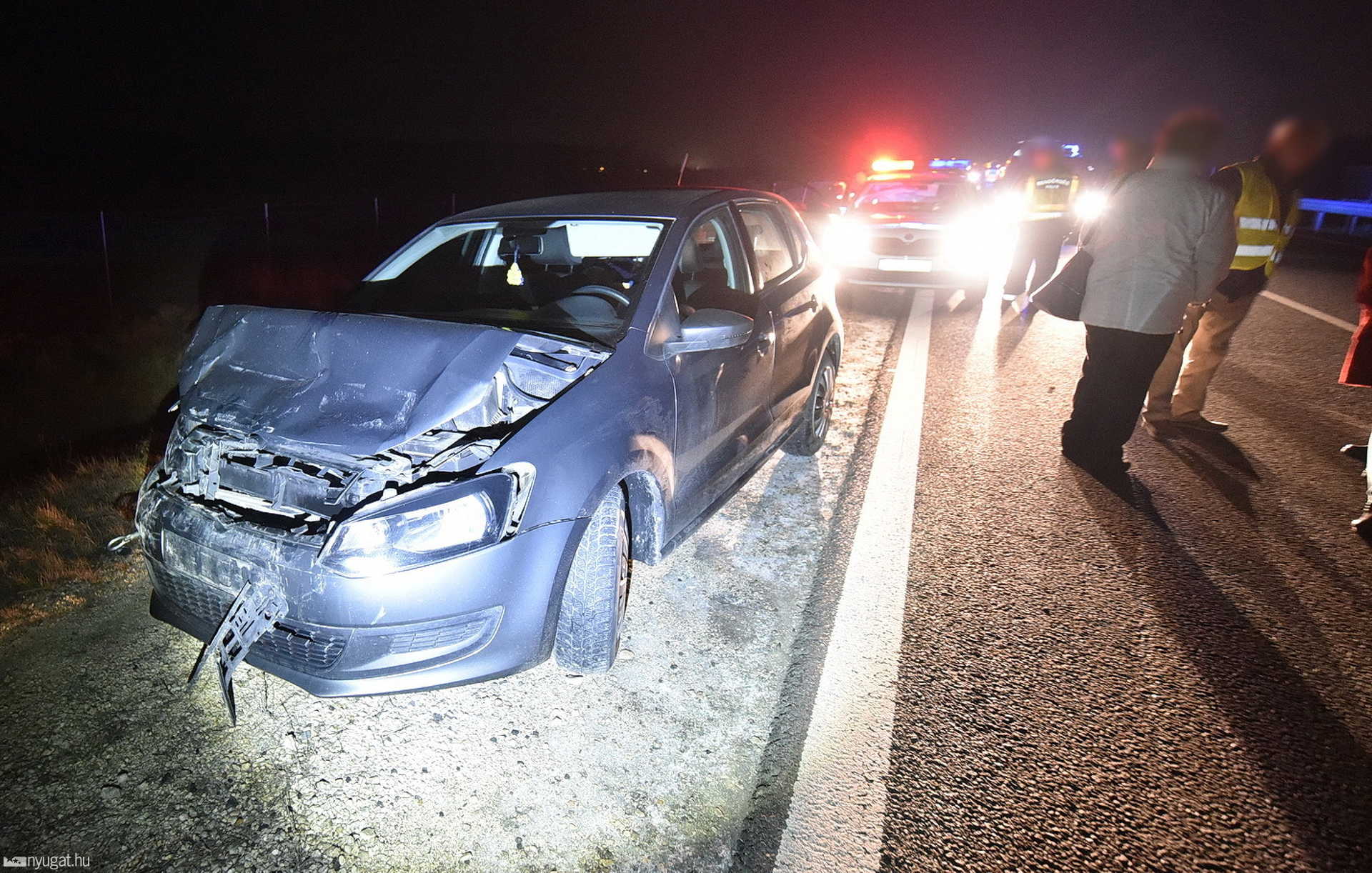 Peugeot hajtott szalagkorlátnak, majd Fordba rohant VW az M86-os autóúton