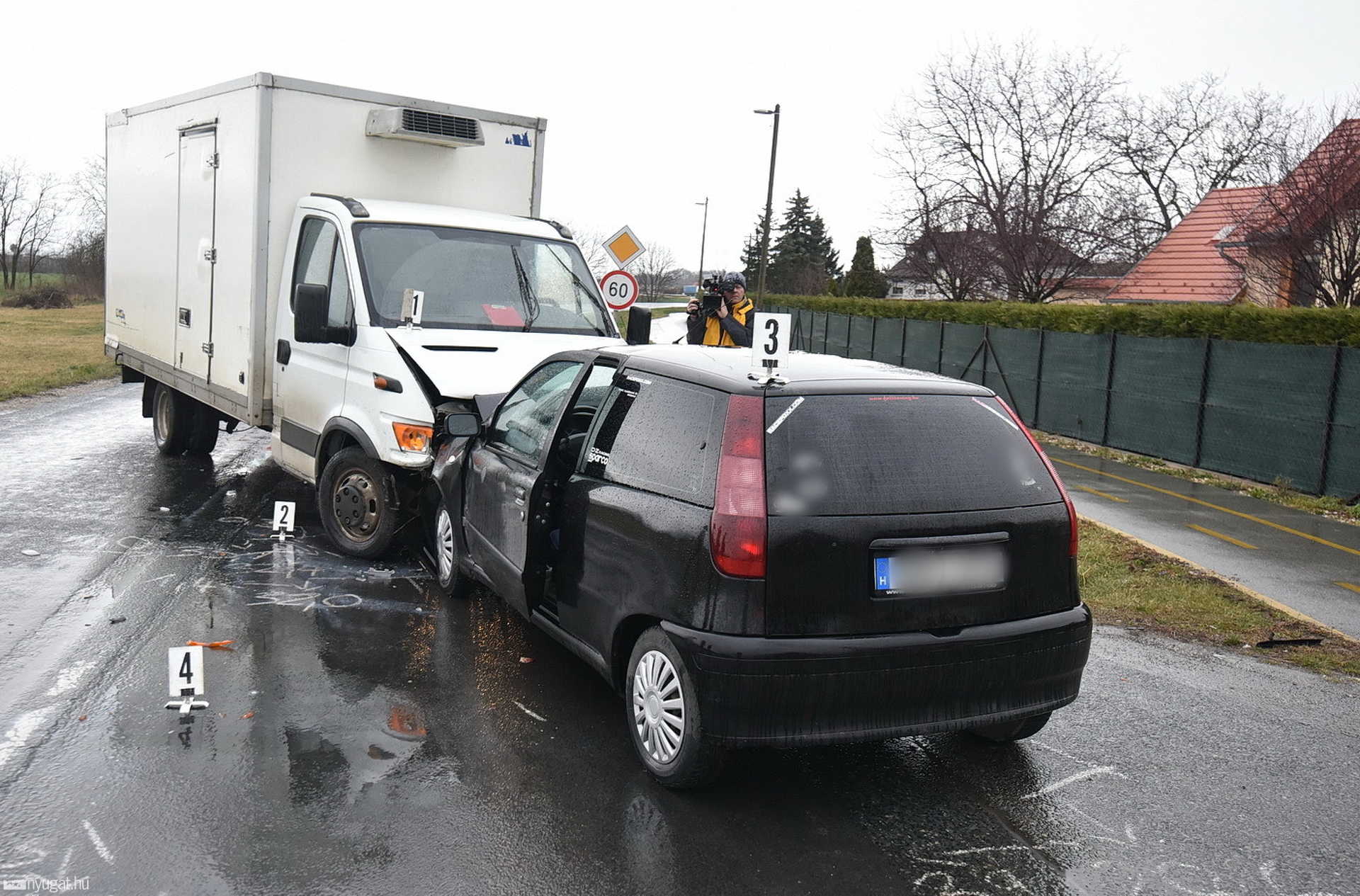 Kétgyermekes édesanya halt meg a hajnali balesetben Táplánszentkeresztnél