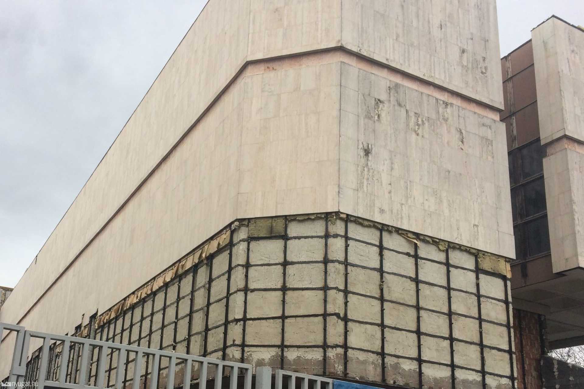 Azbeszt a Képtárburkolata alatt