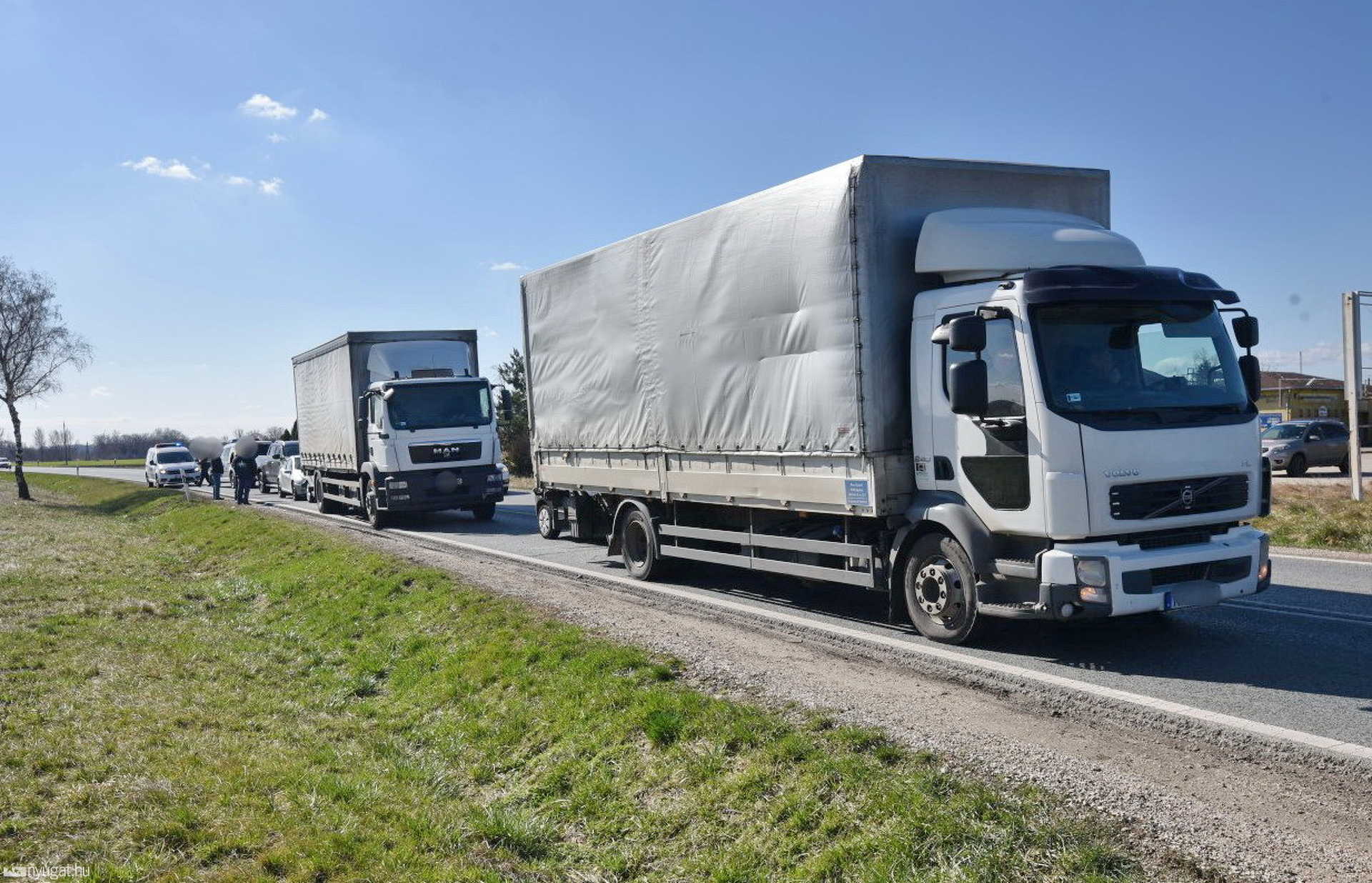 Hat jármű ütközött a 84-es főúton, a leégett étteremnél