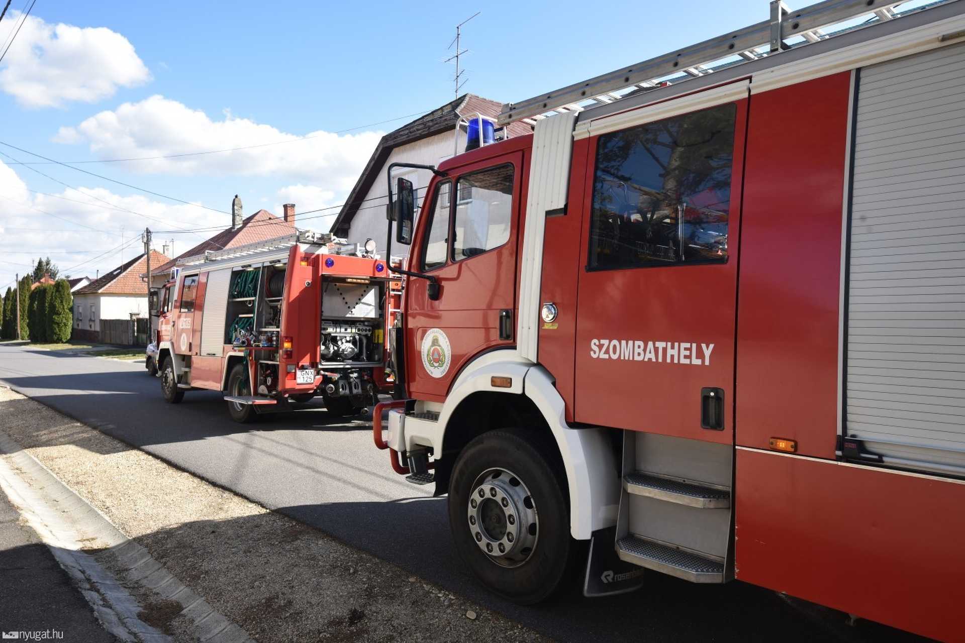 Időben észrevették a tüzet, lakóépület teteje égett Vépen 