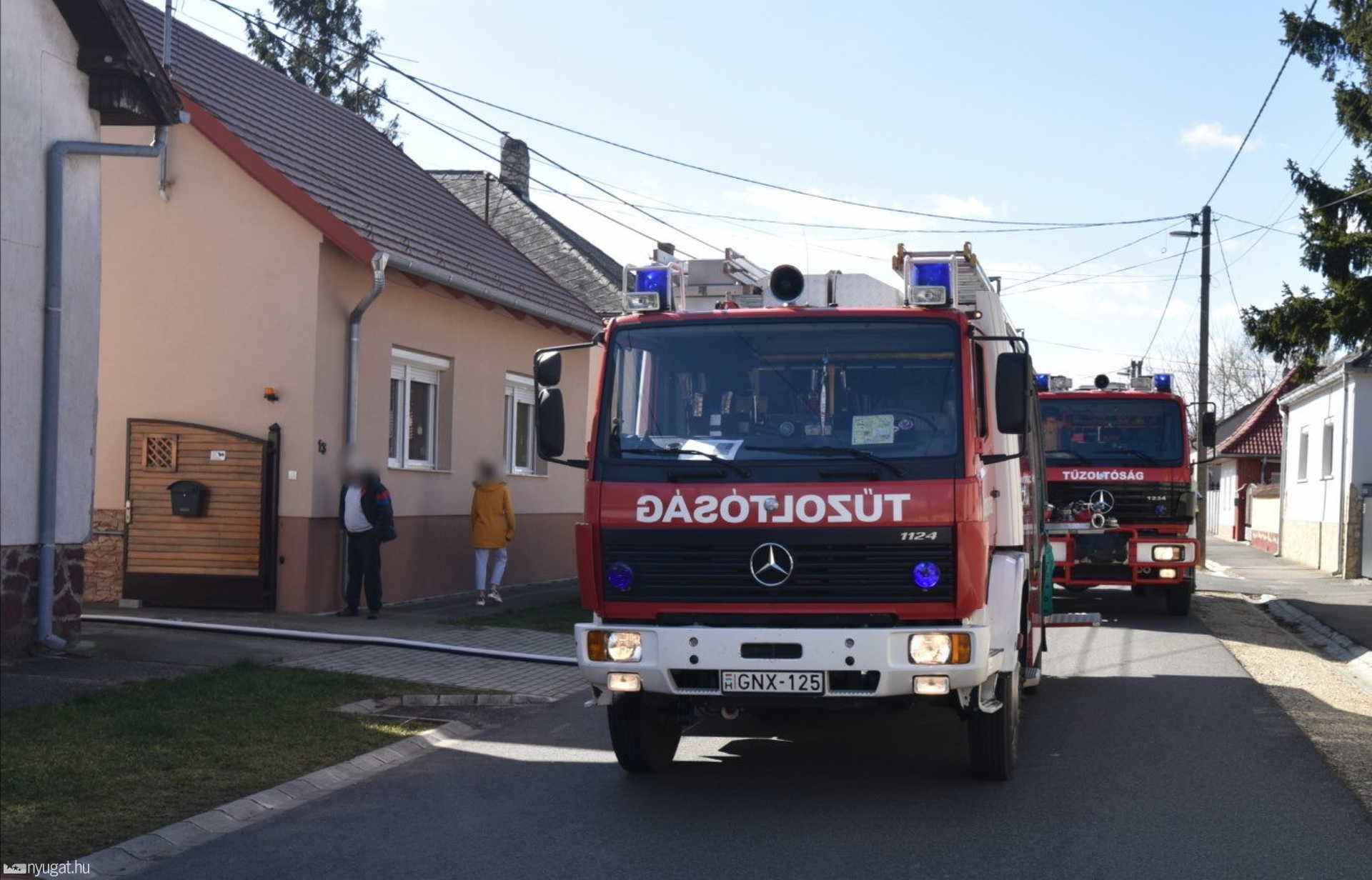 Időben észrevették a tüzet, lakóépület teteje égett Vépen 