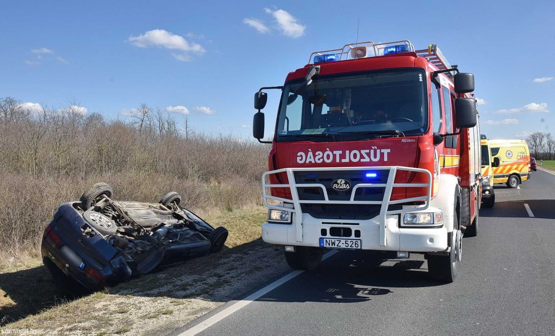Két autó ütközött a 88-as főúton