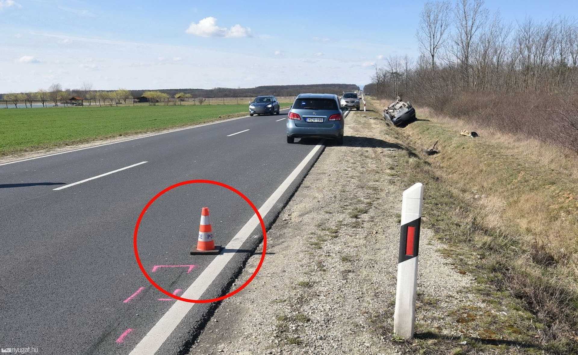 Két autó ütközött a 88-as főúton