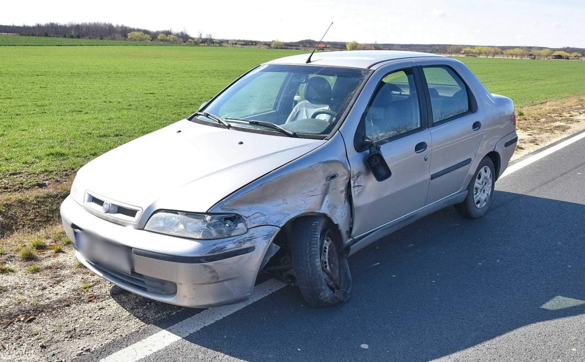 Két autó ütközött a 88-as főúton