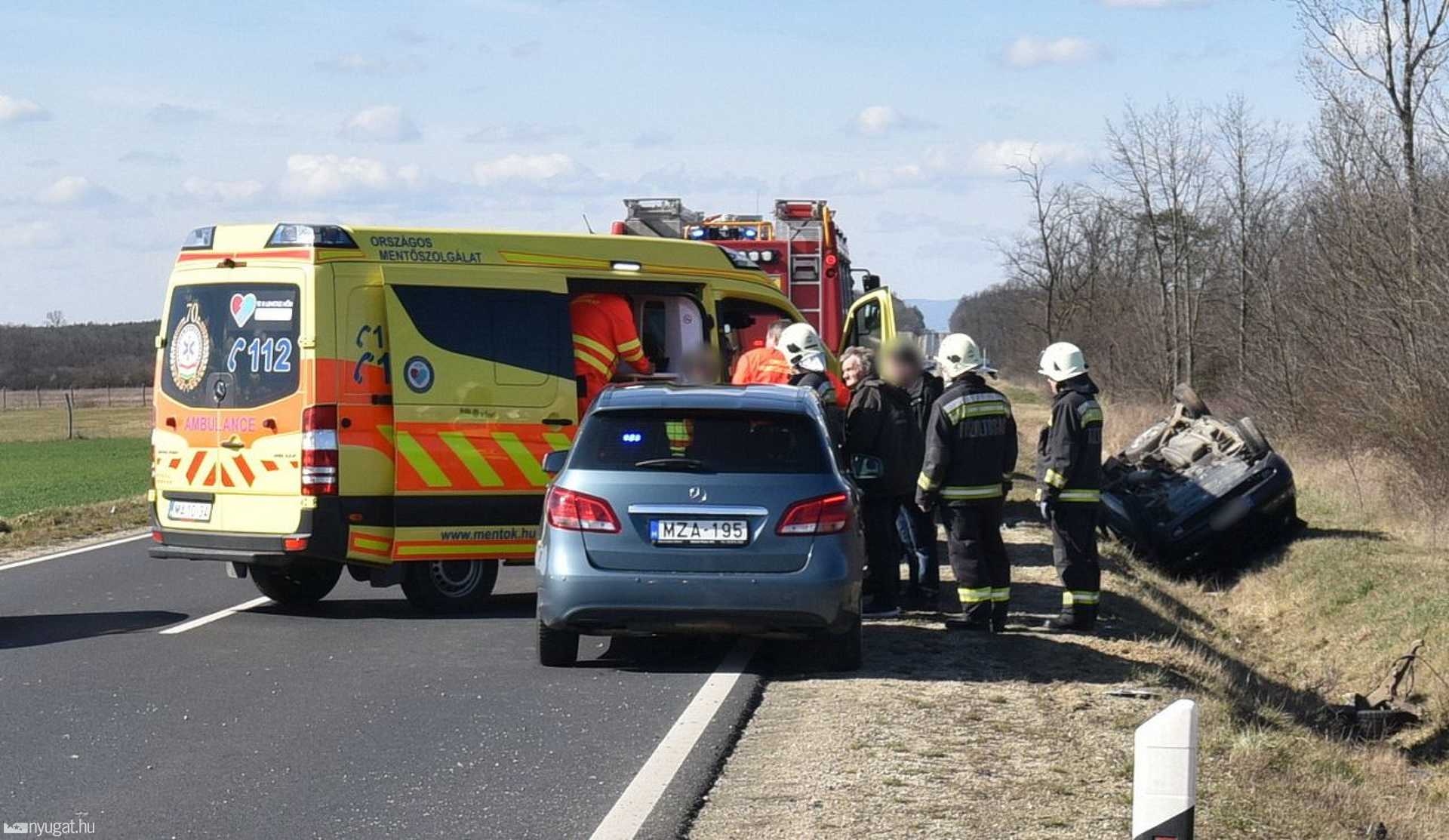 Két autó ütközött a 88-as főúton
