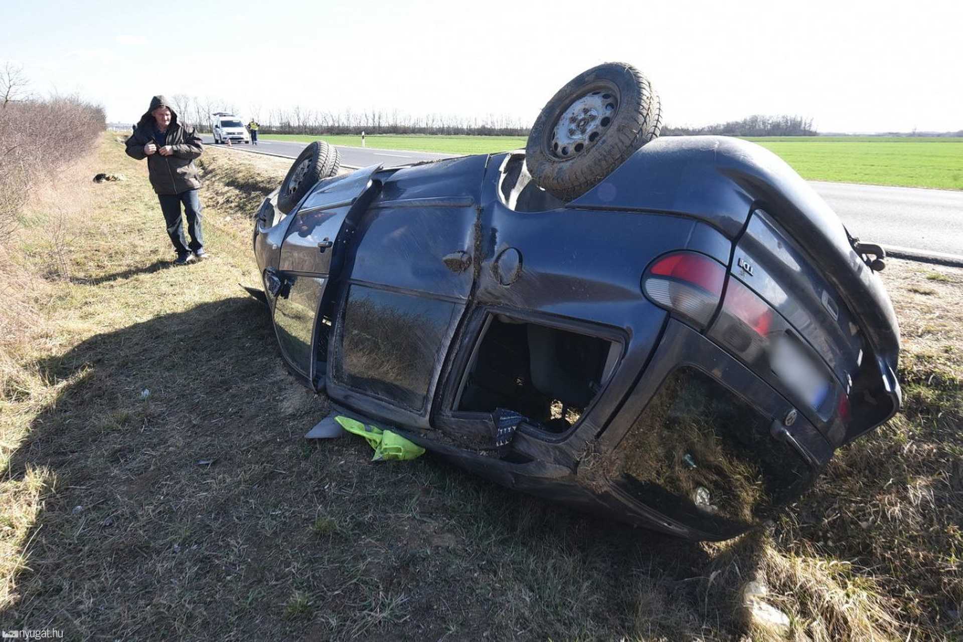 Két autó ütközött a 88-as főúton