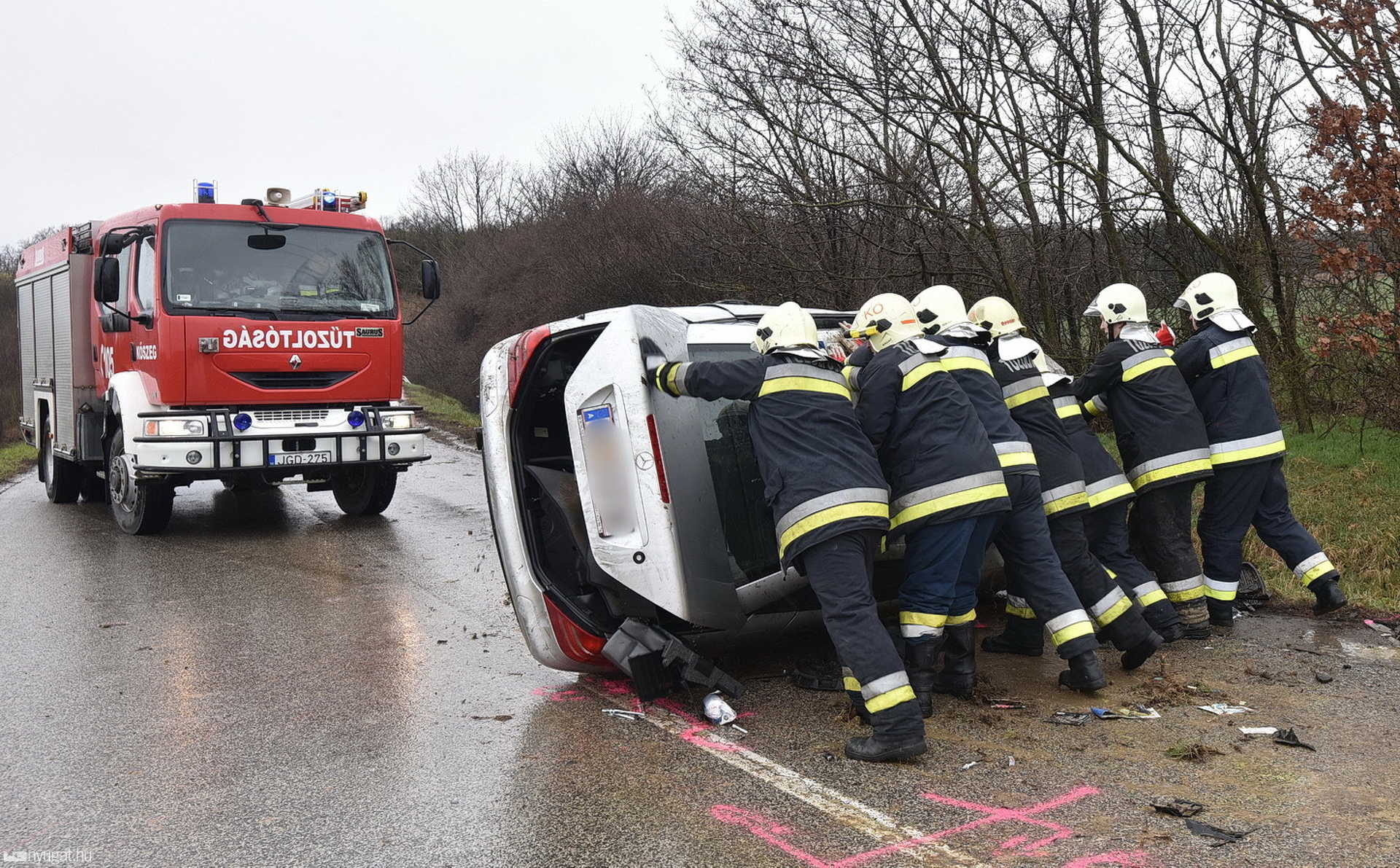 Felborult egy Mercedes Horvátzsidánynál
