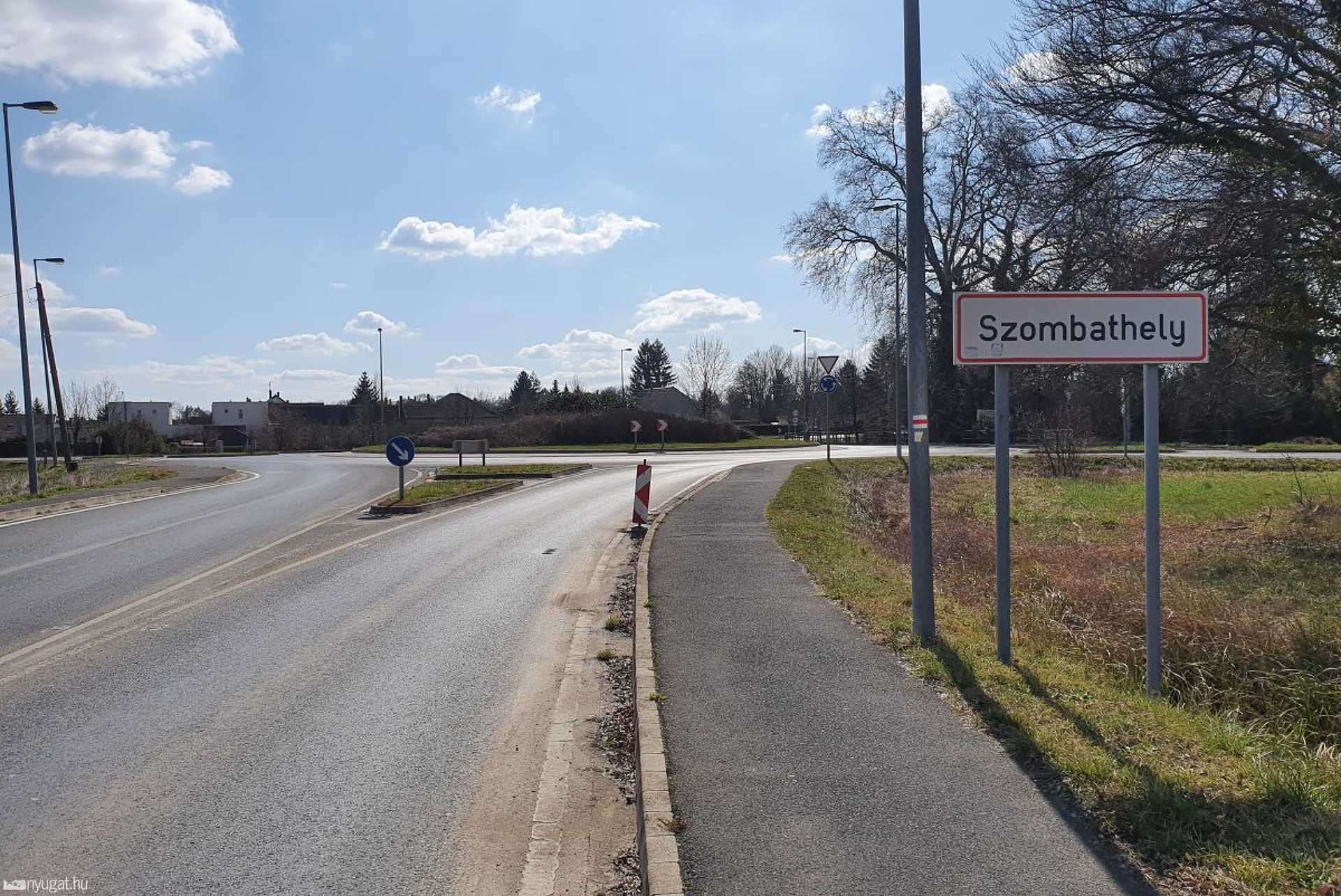Szülésnapos tábla Szombathely határában