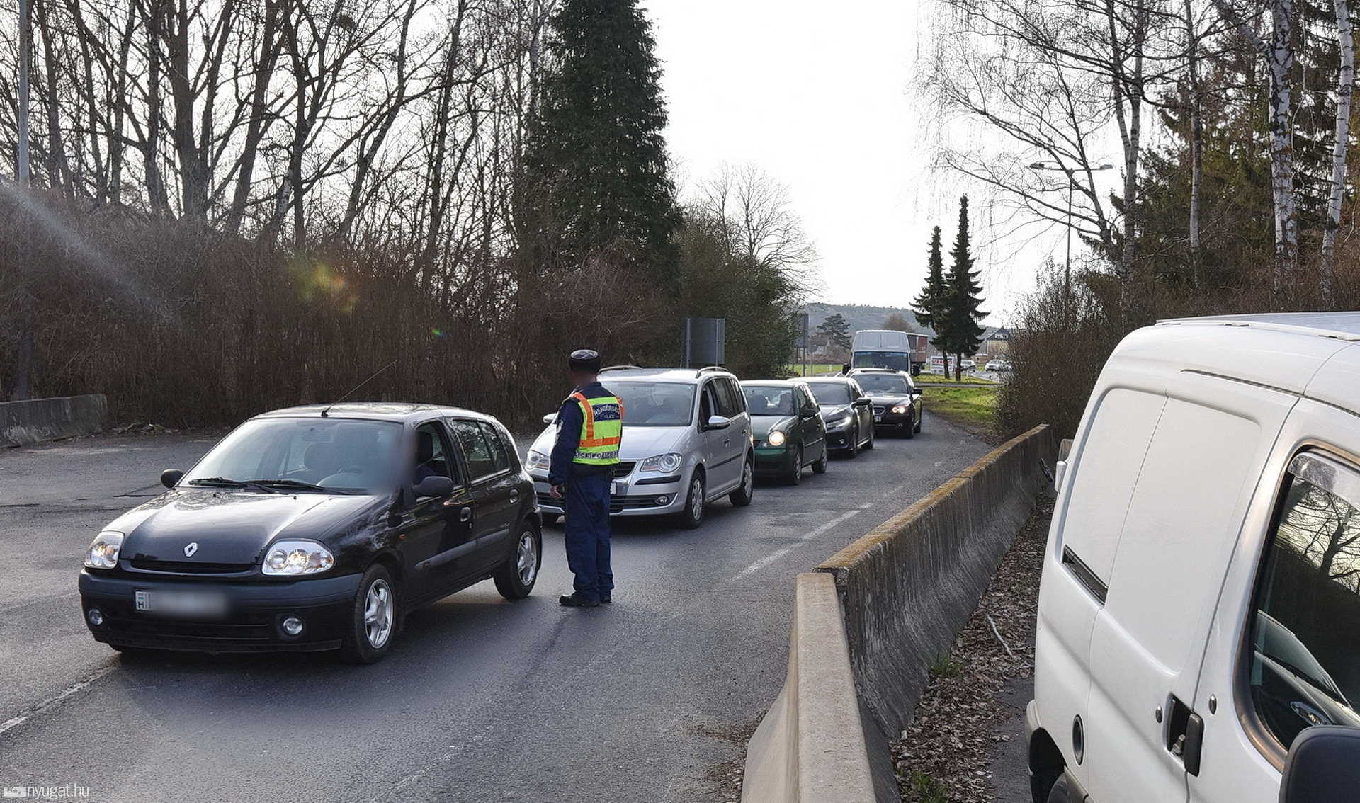  Torlódás a kőszegi határátkelőnél csütörtökön délután