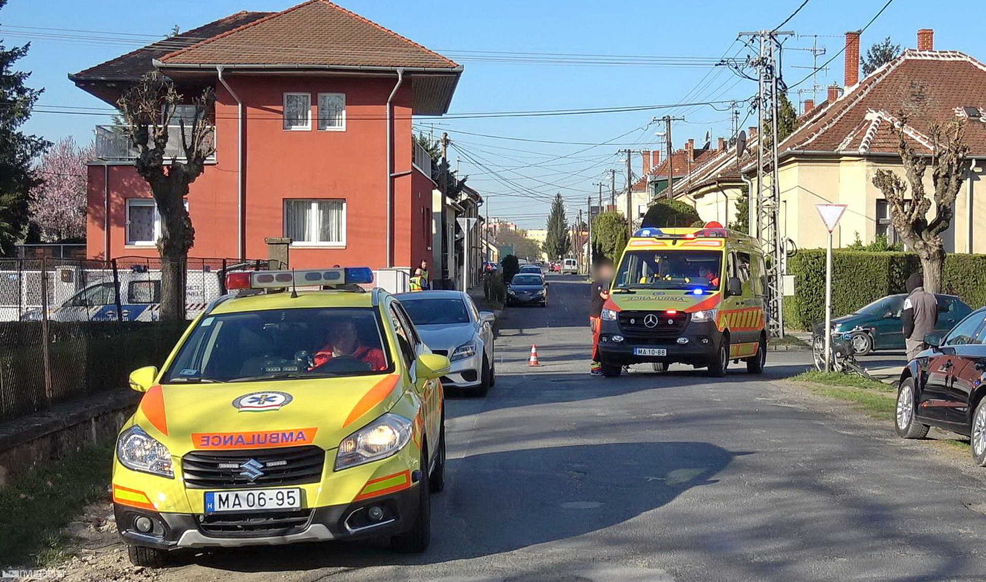 Kerékpáros asszonyt ütött el Mercedes Szombathelyen