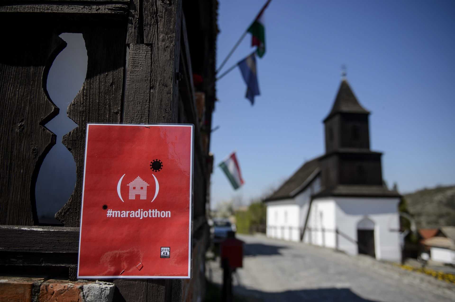 Koronavírus - A járványveszély miatt lezárták Hollókőt a turisták elől