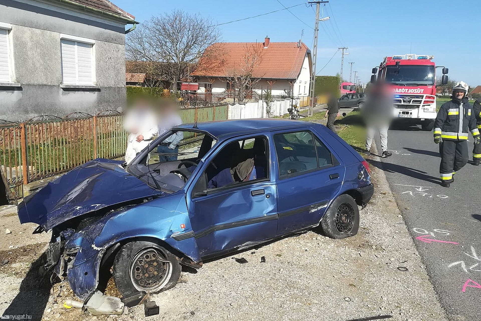 Betonáteresznek ütközött egy Ford Pinkamindszenten