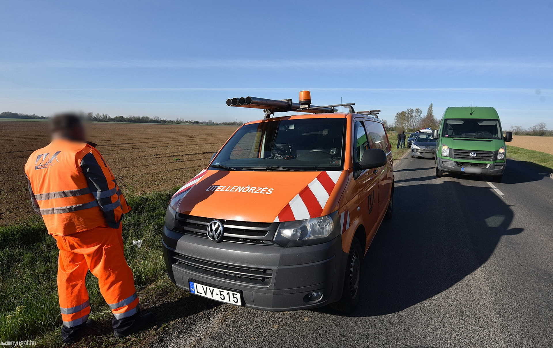Postásautóval ütközött egy Peugeot Söpte közelében
