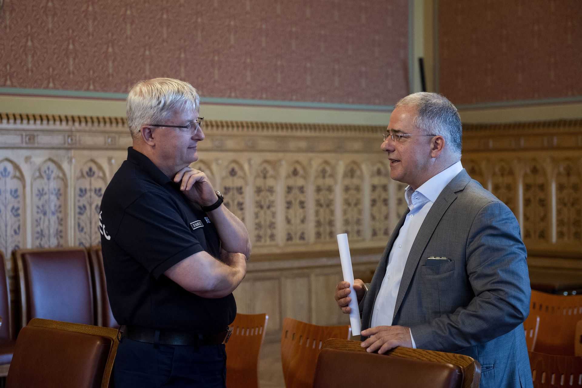 Halmosi Zsolt, a járvány miatt kinevezett országos kórházfőparancsnok bizottsági meghallgatása