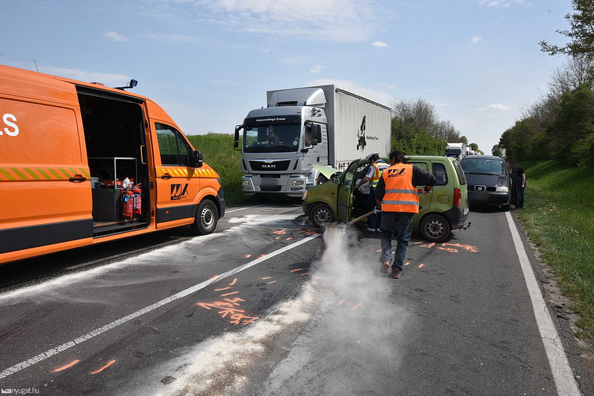 Ford hajtott Opel elé a 84-es főúton